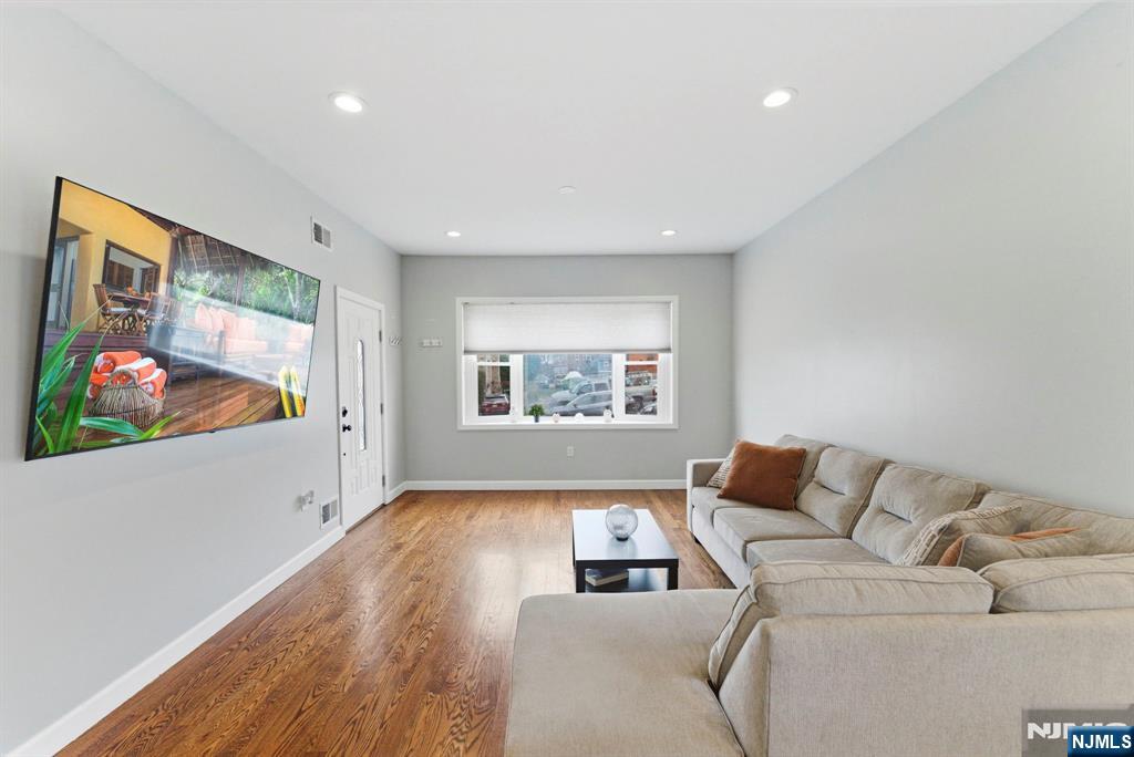 554 Kingsland Avenue