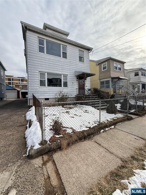 Photo of 200 15th St, Bloomfield, NJ 07003 (MLS # 26000986)