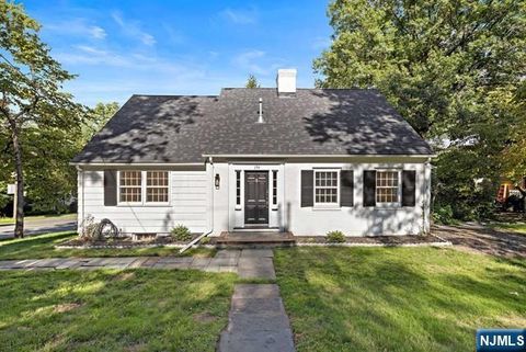 Photo of 154 N Franklin Turnpike, Ho-Ho-Kus, NJ 07423 (MLS # 26020511)