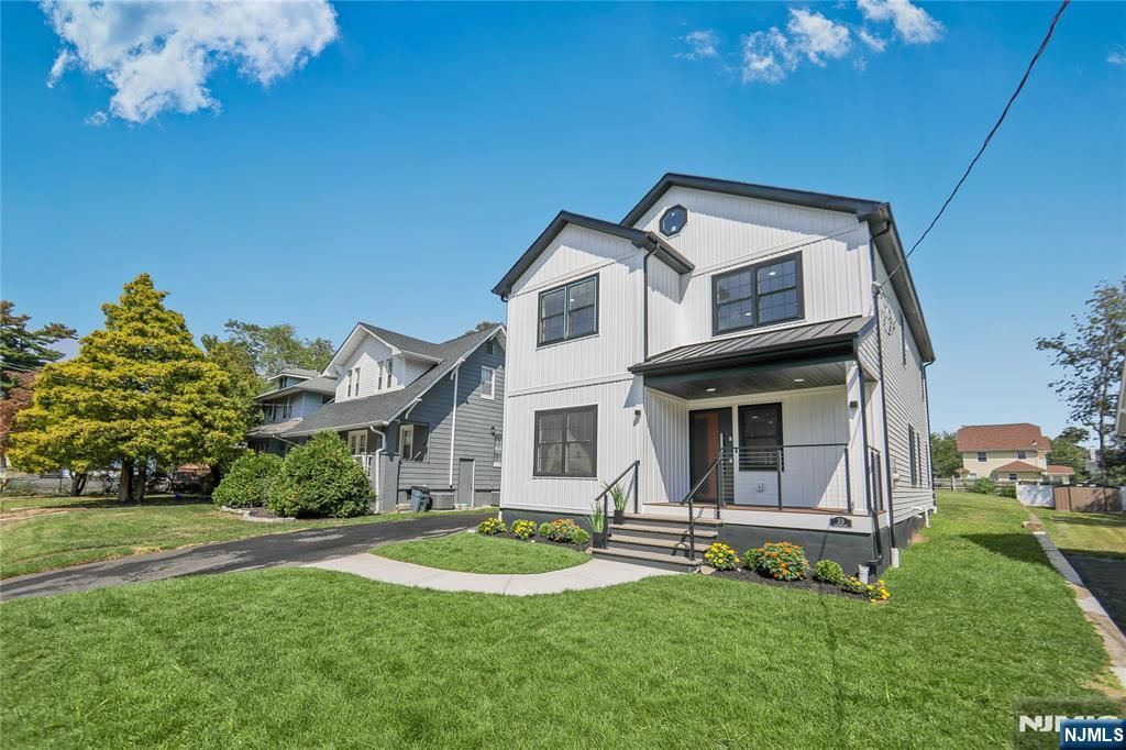 Photo of 35 Franklin Road, Teaneck, NJ 07666 (MLS # 25032185)