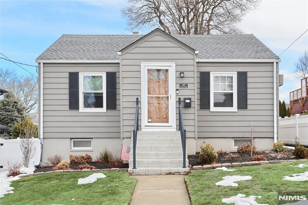 Photo of 47 Franklin Avenue, Hasbrouck Heights, NJ 07604 (MLS # 26006817)