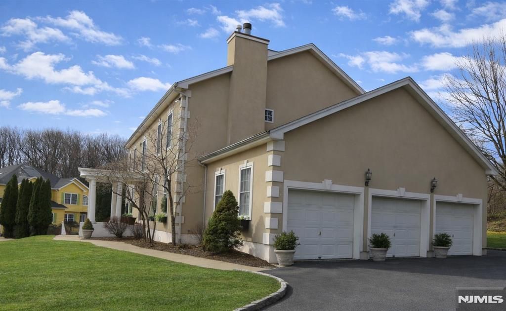 Photo of 16 Lenape Trail, Montclair, NJ 07043 (MLS # 26005801)