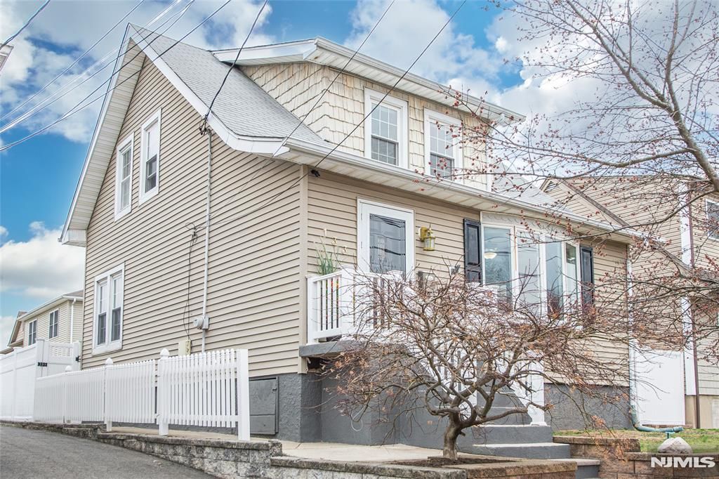 Photo of 133 Forest Avenue, Lyndhurst, NJ 07071 (MLS # 26009352)