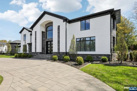 Photo of 63 Roberts Rd, Englewood Cliffs, NJ 07632 (MLS # 26024841)