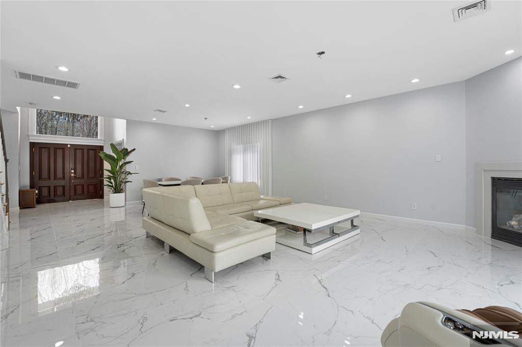 28 Van Nostrand Avenue