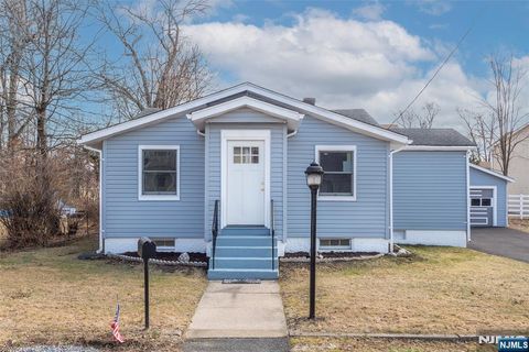 MLS: 25016447
