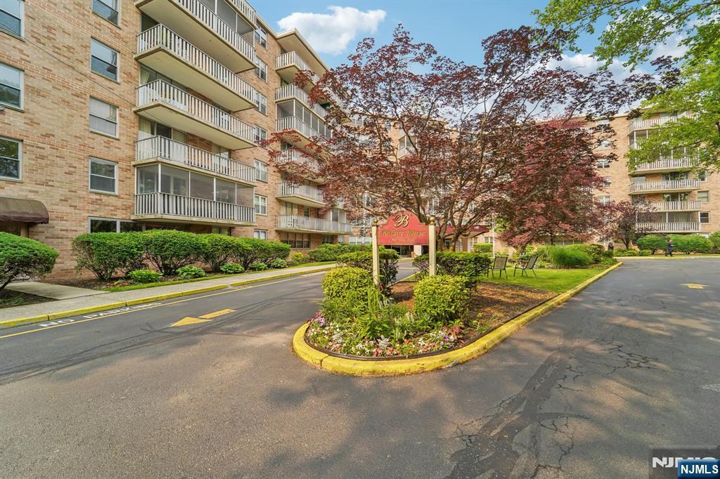 Property for Sale at 530 Valley Road 2D, Montclair, New Jersey - Bedrooms: 1 
Bathrooms: 1  - $365,000