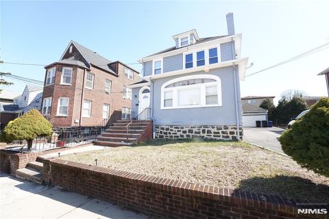 Photo of 804 Fairview Ln #2, Fort Lee, NJ 07024 (MLS # 26007644)