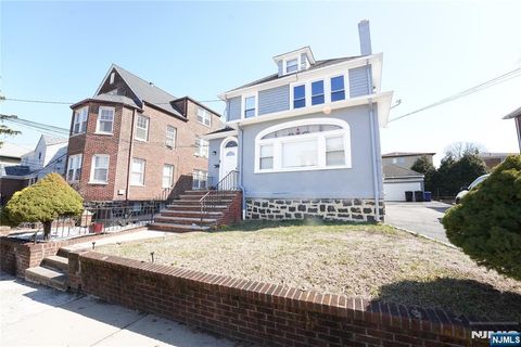 Photo of 804 Fairview Ln #2, Fort Lee, NJ 07024 (MLS # 26007644)