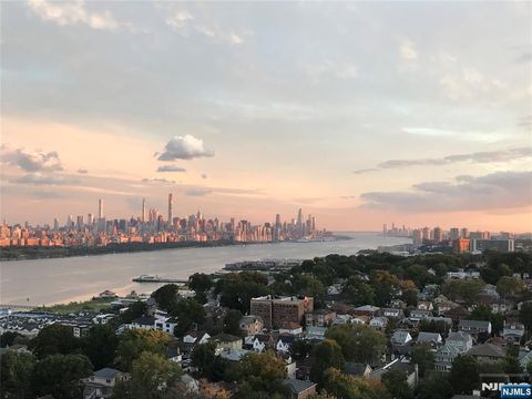 Photo of 200 Winston Dr #2019, Cliffside Park, NJ 07010 (MLS # 26019750)