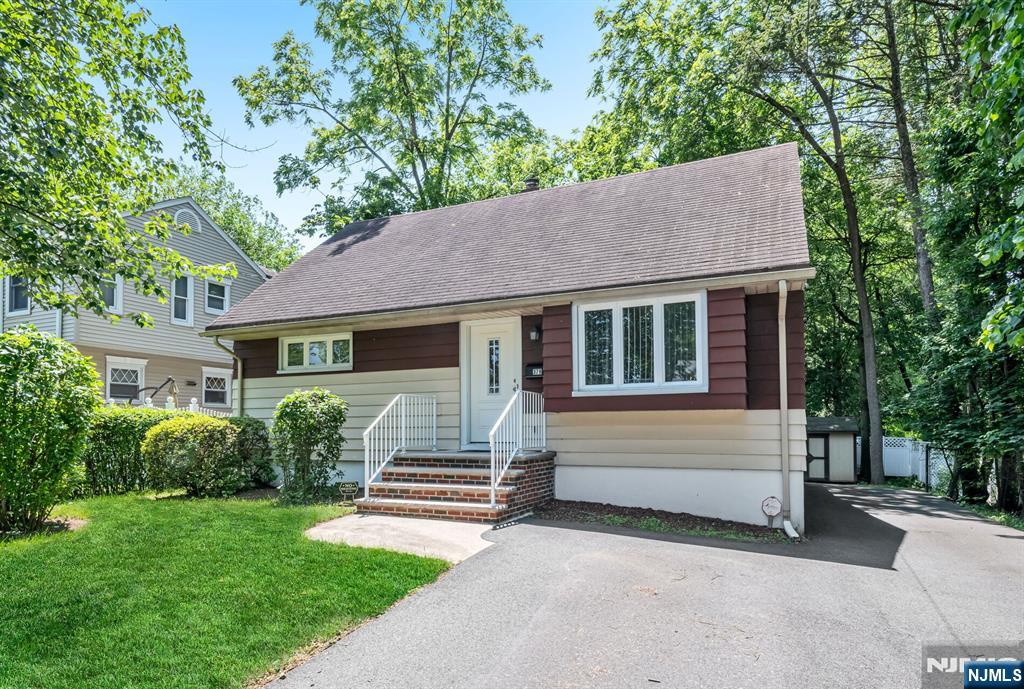 Property for Sale at 379 Madison Avenue, Dumont, New Jersey - Bedrooms: 3 
Bathrooms: 2 
Rooms: 6  - $599,000