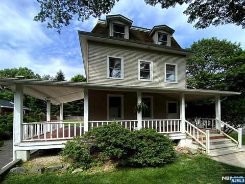 Photo of 59 Forest St, Alpine, NJ 07620 (MLS # 26014681)