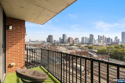 Photo of 700 Grove St #9M, Jersey City, NJ 07310 (MLS # 26014102)