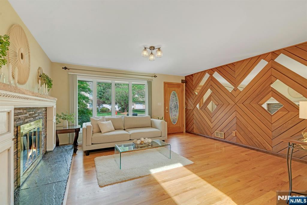 28 Pitcairn Avenue