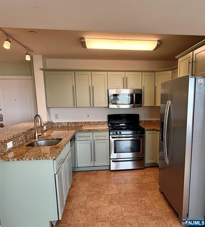 132 Union Avenue 405A