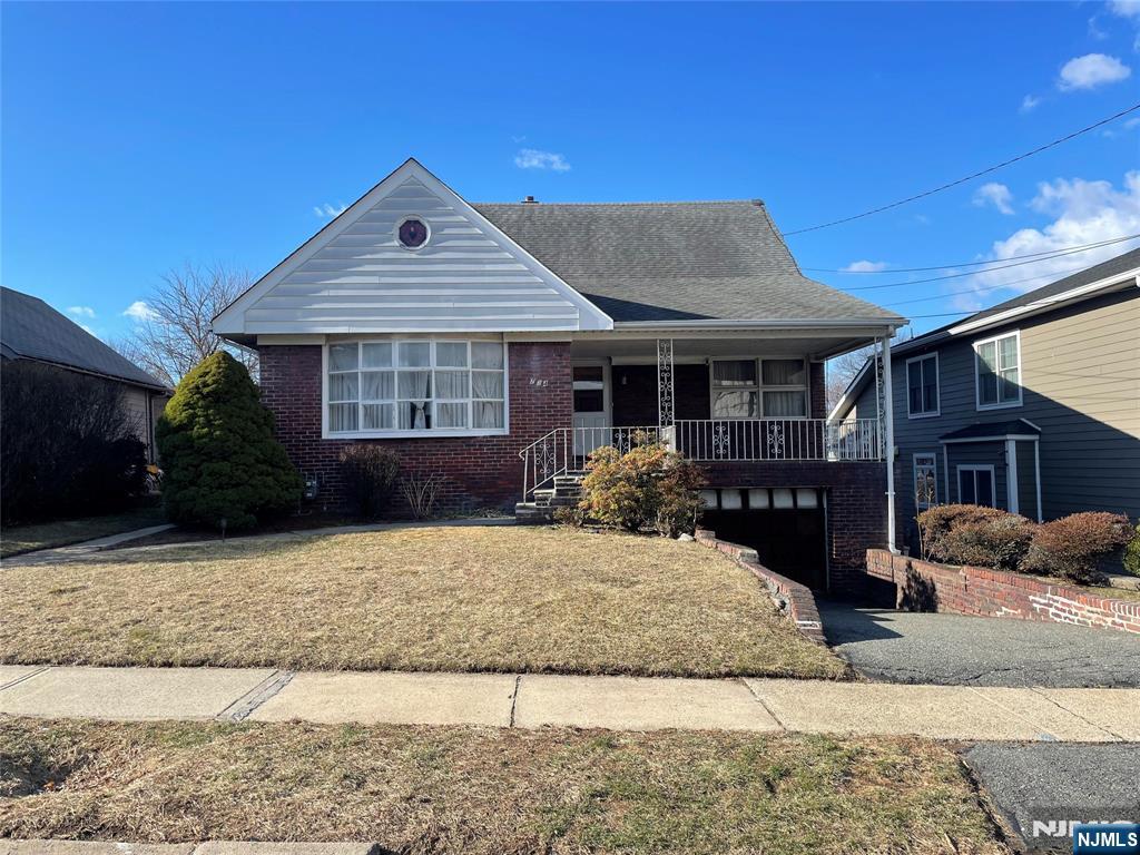 734 Lake Ave 1, Lyndhurst, New Jersey - 2 Bedrooms  
1 Bathrooms  
7 Rooms - 