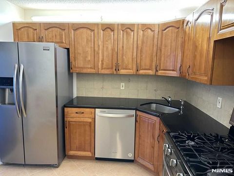 Photo of 126 Raintree Ln, Mahwah, NJ 07430 (MLS # 26006455)