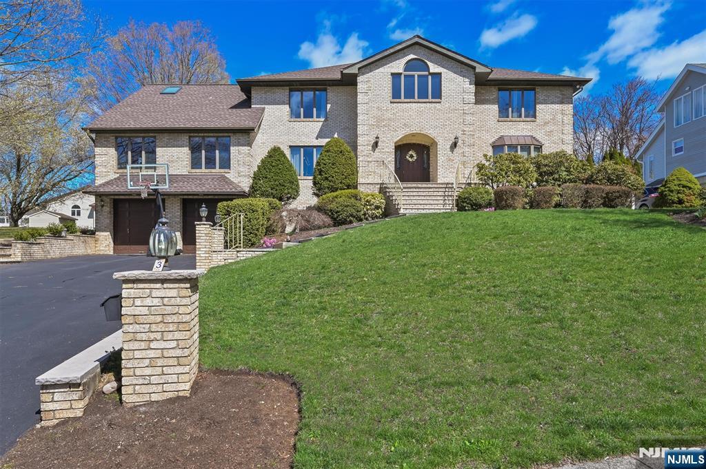 Property for Sale at 3 Little Place, Wayne, New Jersey - Bedrooms: 5 
Bathrooms: 4 
Rooms: 10  - $1,265,000