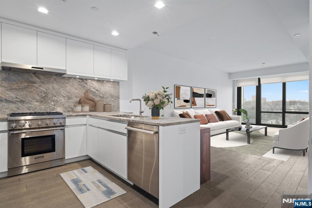 320 Adolphus Avenue 812