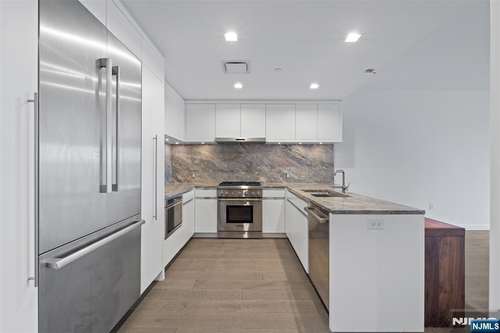 320 Adolphus Avenue 812