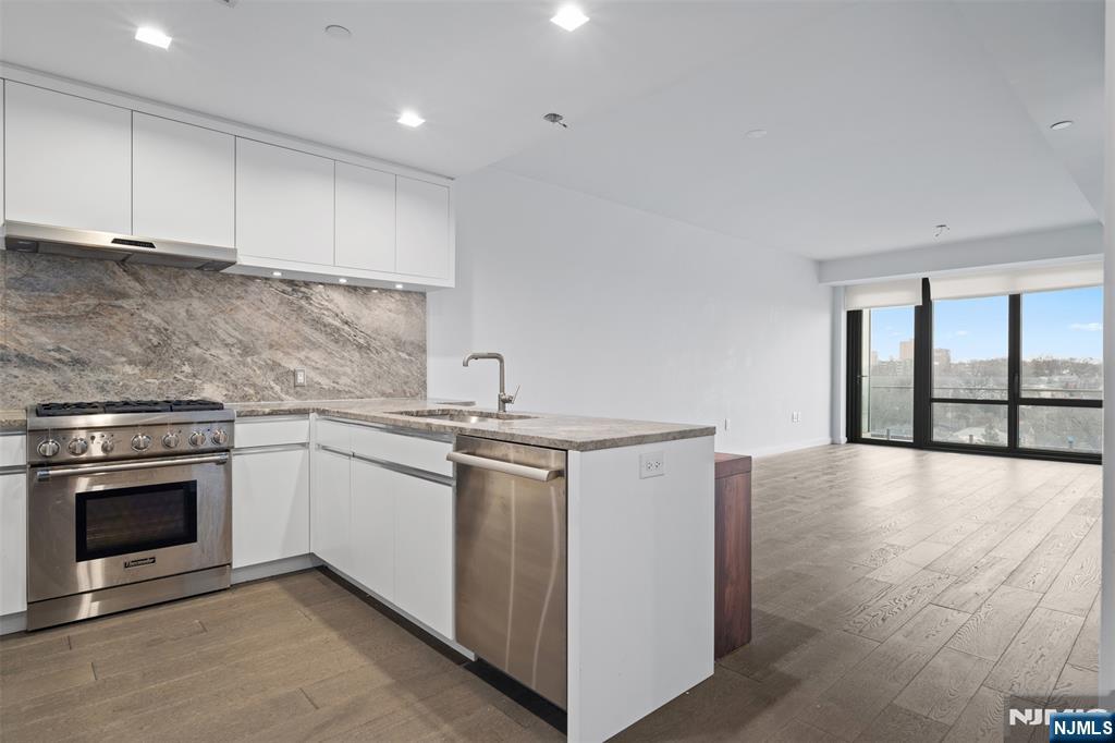 320 Adolphus Avenue 812