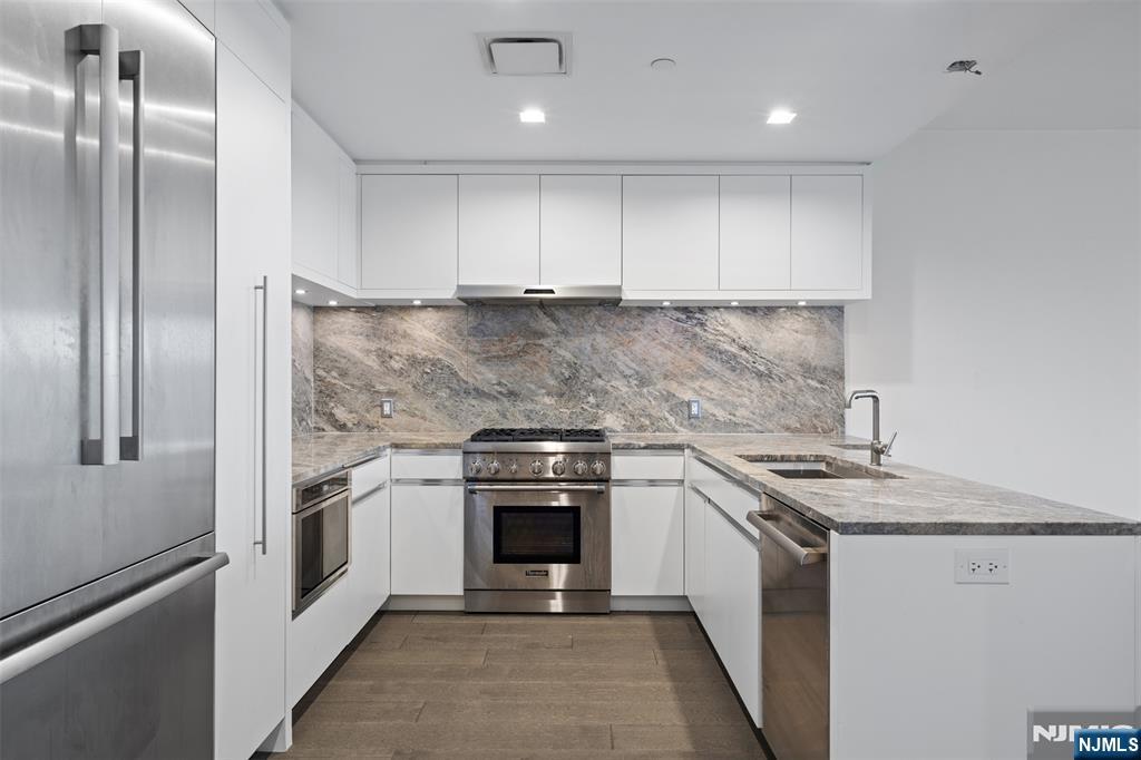 320 Adolphus Avenue 812