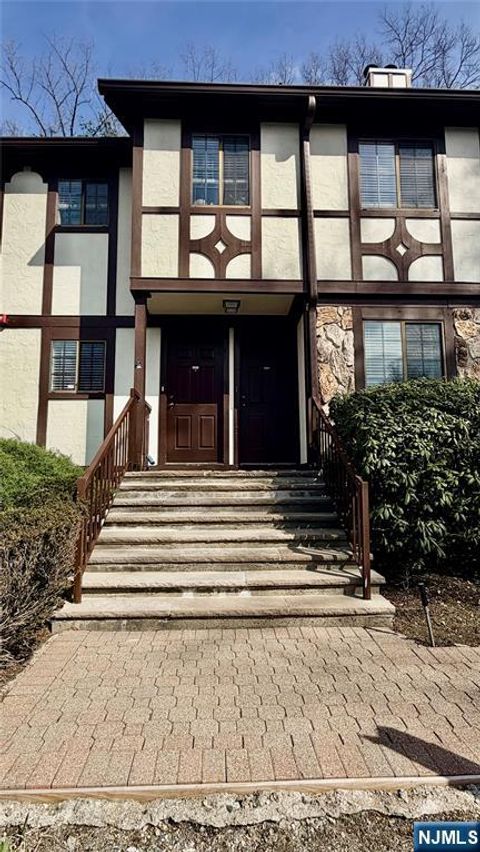 Photo of 3907 Melville Ct, Mahwah, NJ 07430 (MLS # 26010461)