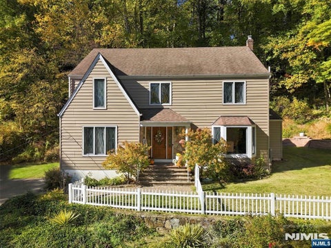 Photo of 49 Raynor Road, Morris Township, NJ 07960 (MLS # 26040320)