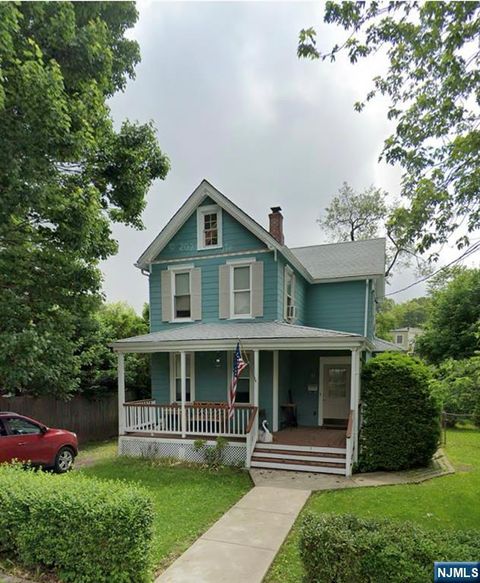 22 Hamilton Place Nutley NJ 07110