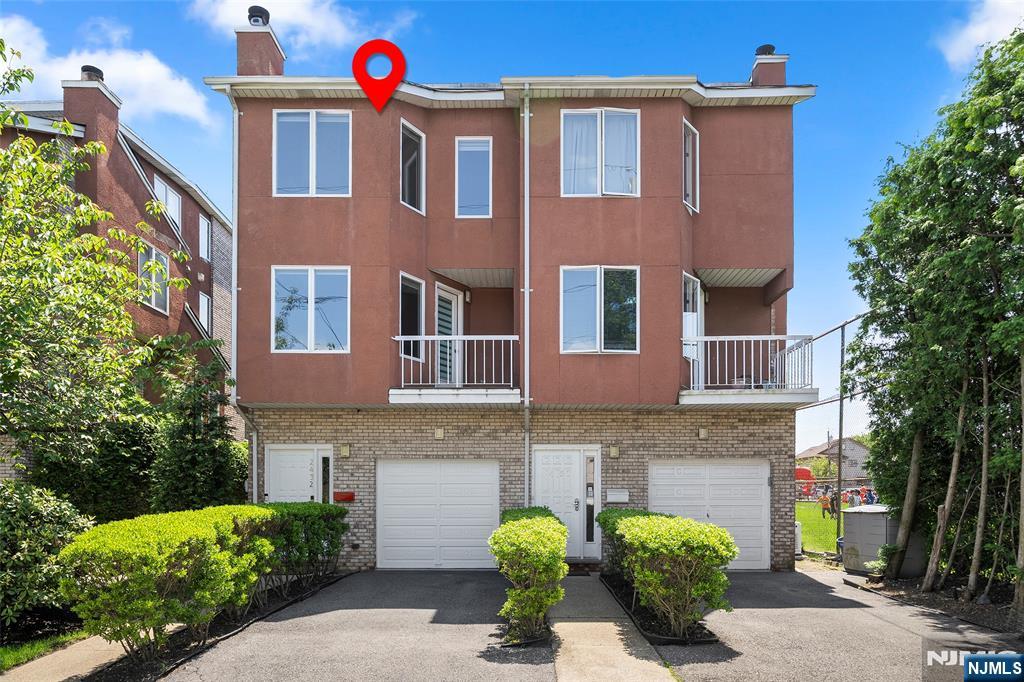 Rental Property at 2432 1st St, Fort Lee, New Jersey - Bedrooms: 3 
Bathrooms: 4 
Rooms: 10  - $4,450 MO.