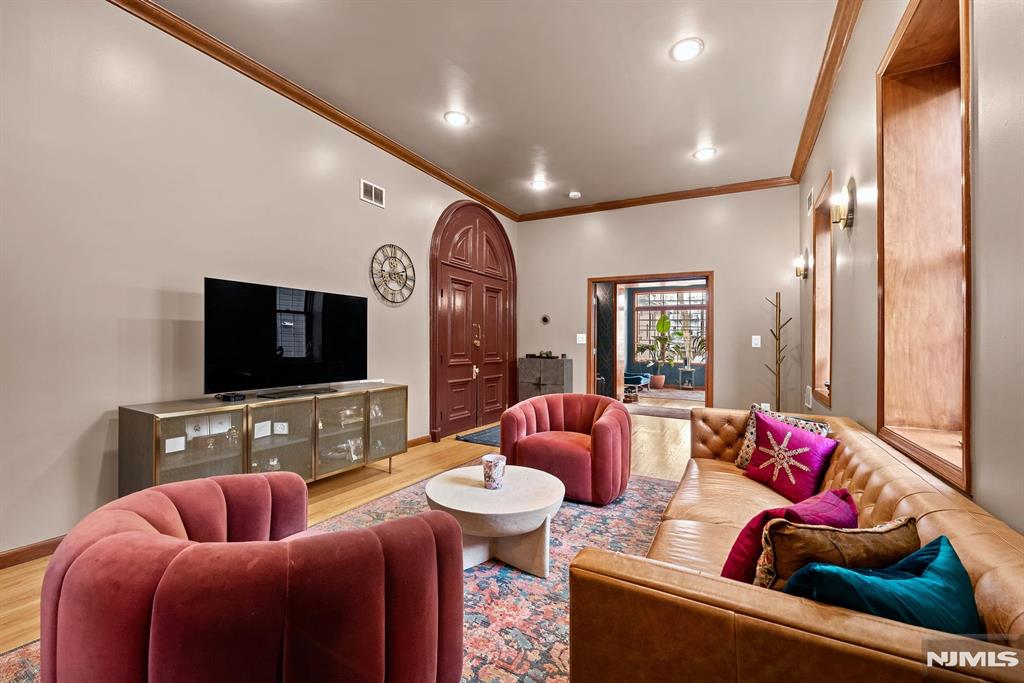 20 Reservoir Avenue 2