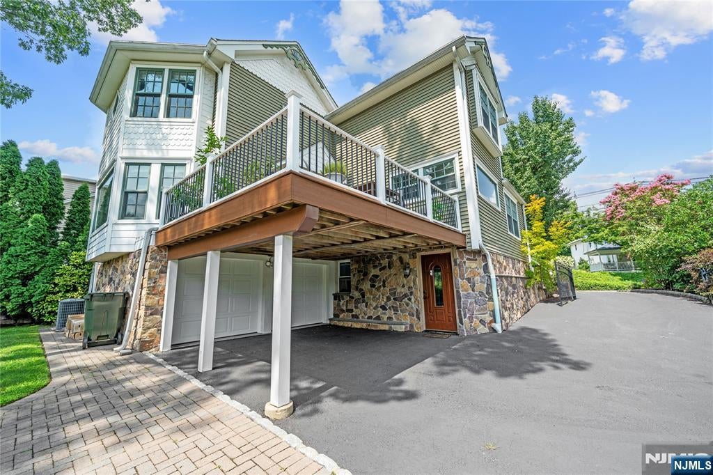 67 Vreeland Avenue