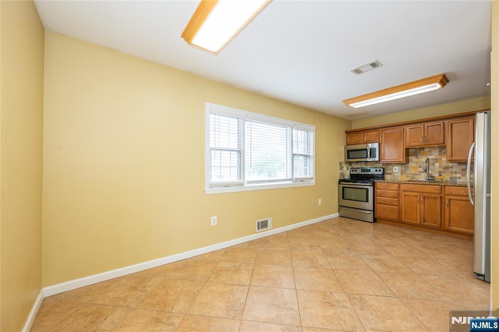 575 Grove Street G6