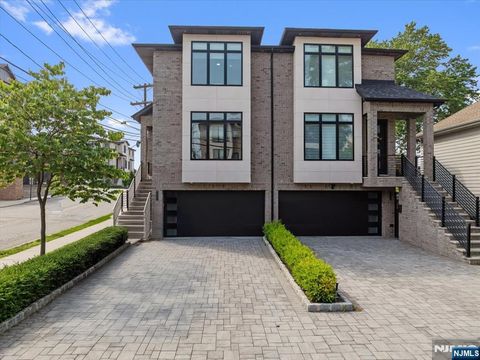 Photo of 1553 West #B, Fort Lee, NJ 07024 (MLS # 26005633)