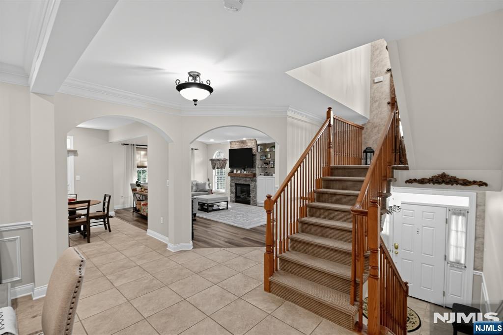 2 Ardsley Court