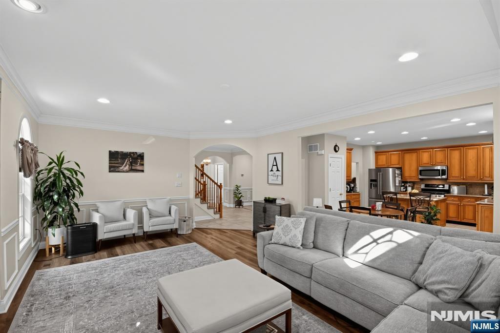 2 Ardsley Court