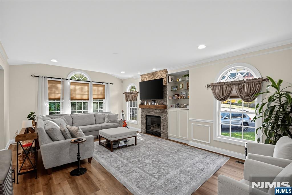 2 Ardsley Court