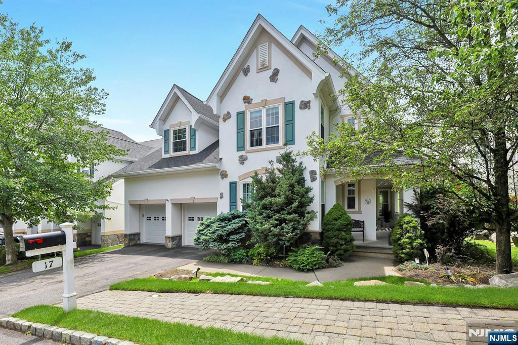 17 Crooked Hill