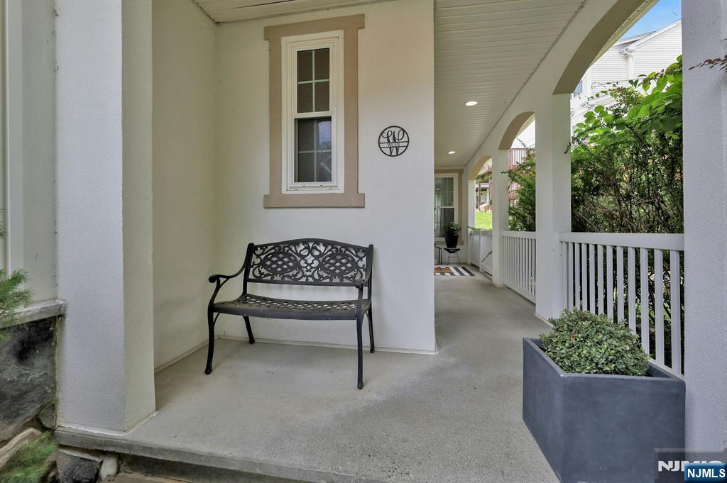 17 Crooked Hill