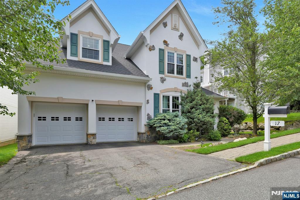 Property for Sale at 17 Crooked Hill, Oakland, New Jersey - Bedrooms: 3 
Bathrooms: 5 
Rooms: 7  - $869,999