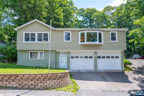 Photo of 335 Elmira Trail, Hopatcong, NJ 07843 (MLS # 26031587)
