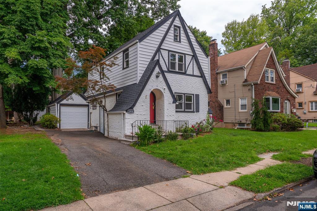 1016 Grace Terrace