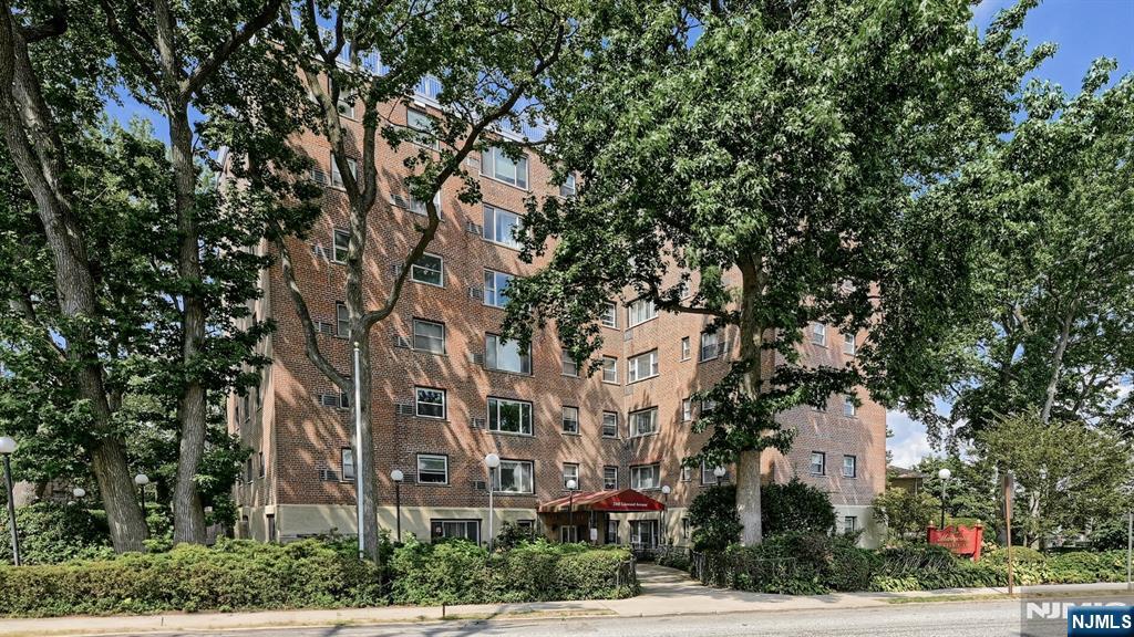 2345 Linwood Avenue 5D