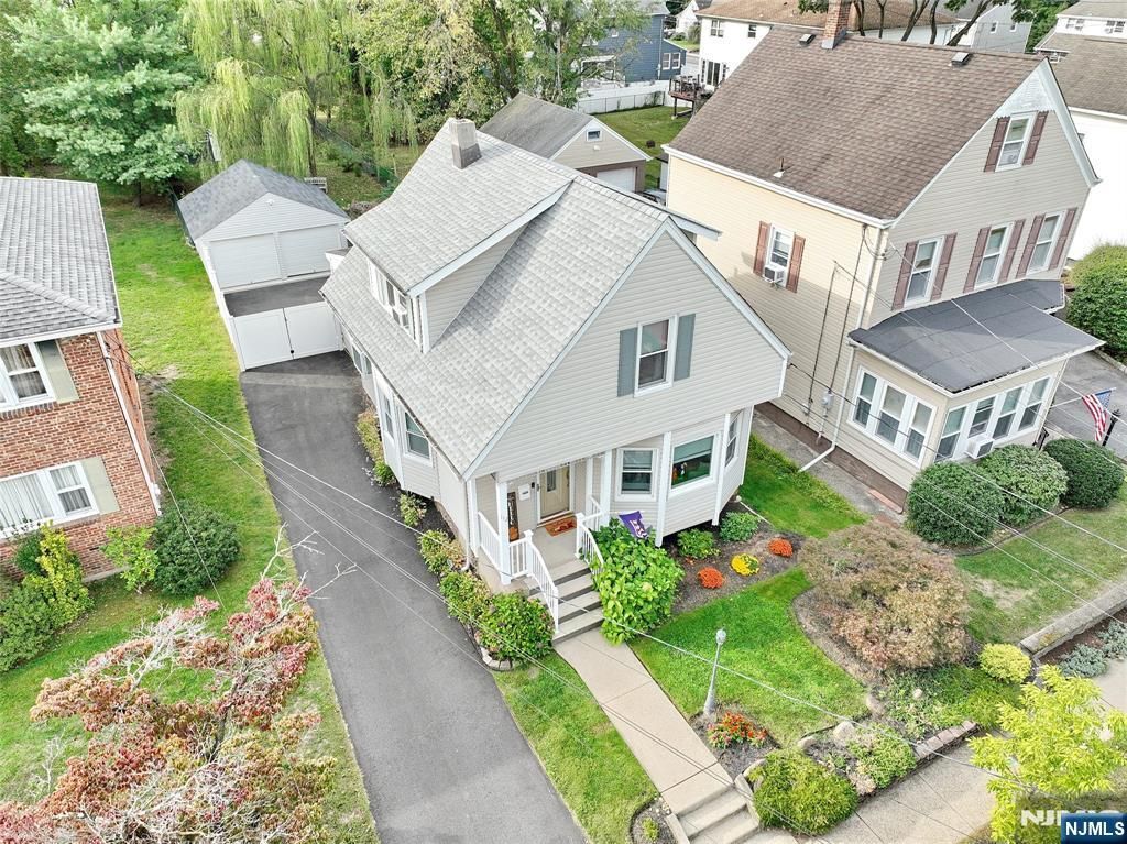 Photo of 112 Diamond Bridge Avenue, Hawthorne, NJ 07506 (MLS # 26002493)