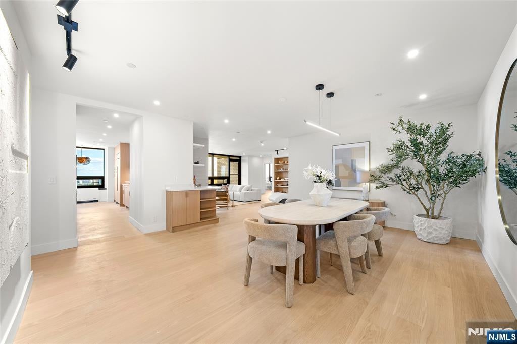800 palisade Avenue 24 E