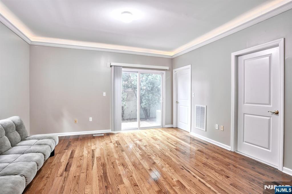6 Central Avenue 1