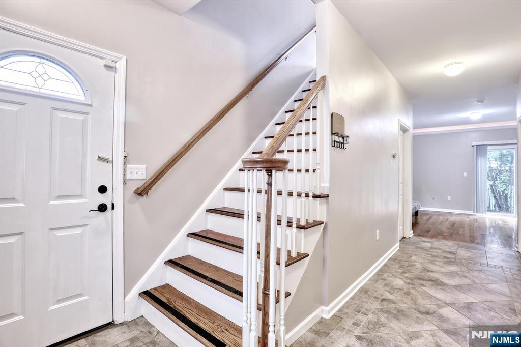 6 Central Avenue 1