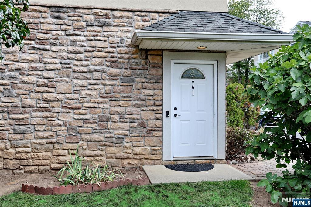 6 Central Avenue 1