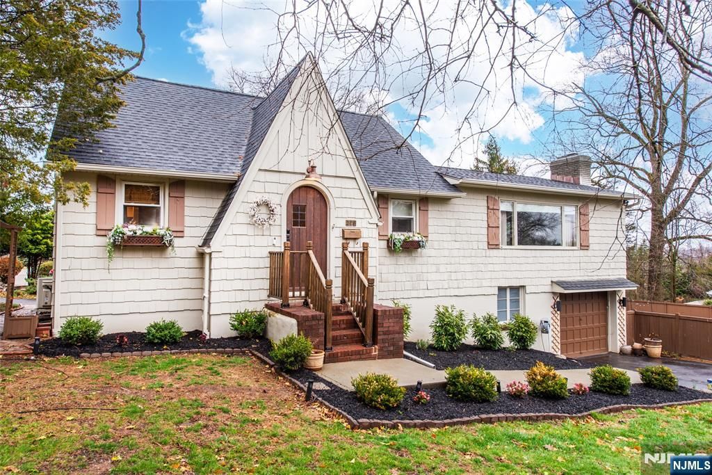 Photo of 278 French Hill Road, Wayne, NJ 07470 (MLS # 26010031)