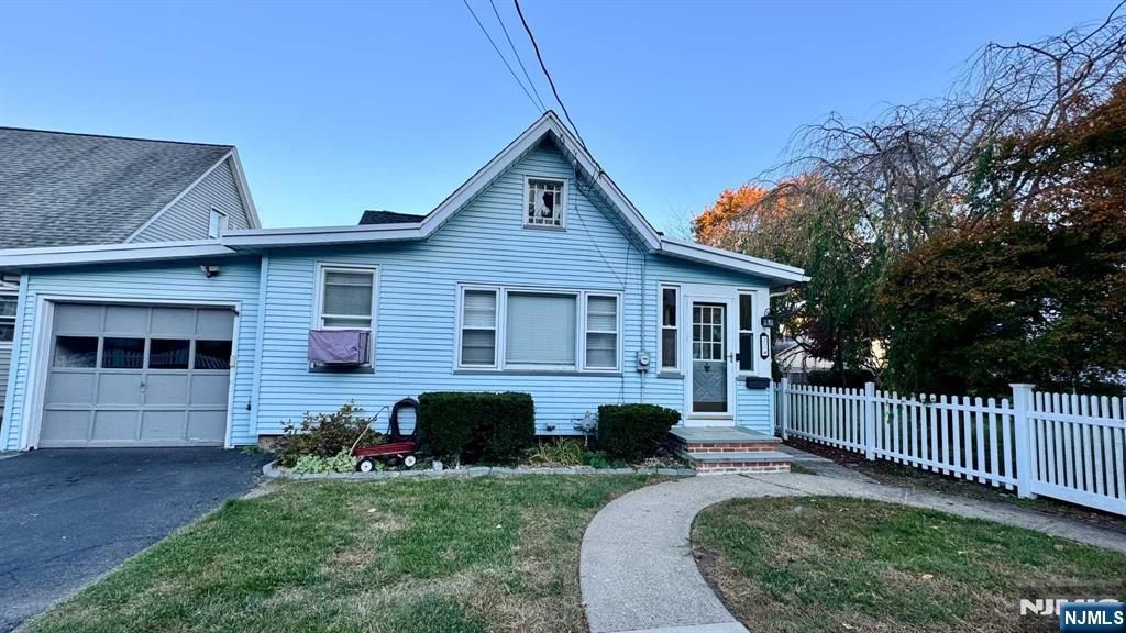 Photo of 32 Leary Avenue, Bloomingdale, NJ 07403 (MLS # 26008224)